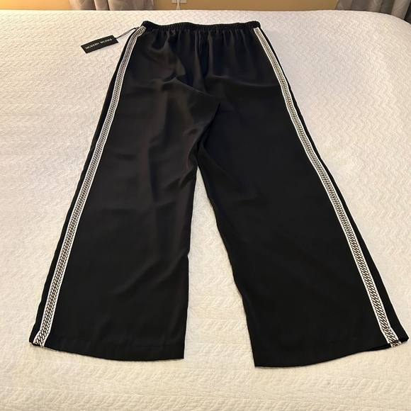NWT Modern Works Wide Leg Pants with Chain Print Detail Size Medium - Picture 7 of 15